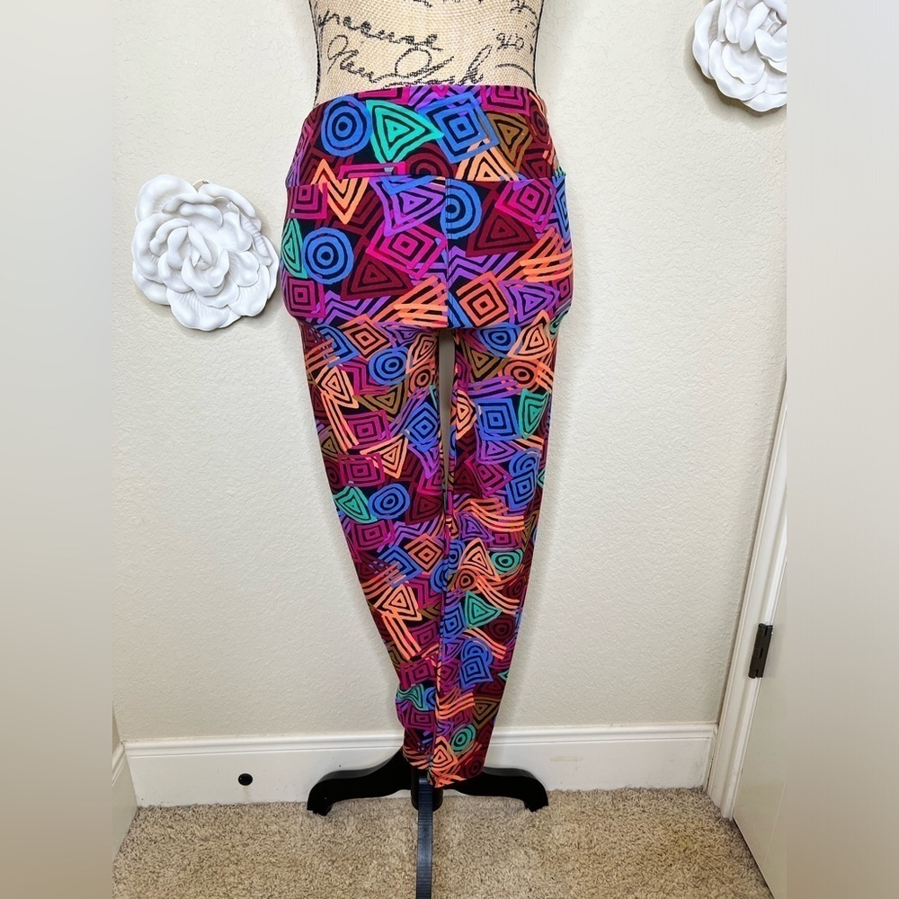 LuLaRoe Bright 80’s Style Geometric Print Leggings in One Size